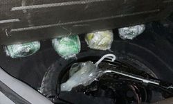 Adana'da otomobilde 4 kilogram esrar ele geçirildi