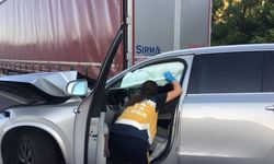 Burdur'da trafik kazası geçiren şarkıcı Tan Taşçı ve yanındaki iki kişi yaralandı