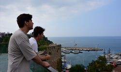"Seyahatsever" gençler, turizm kenti Antalya'yı keşfediyor