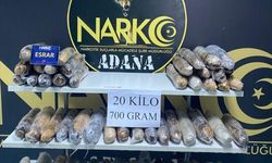 Adana'da 20 kilo 700 gram esrar bulunan minibüsün sürücüsü tutuklandı