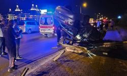 Alanya'da bariyerlere çarpan otomobildeki 4 kişi yaralandı