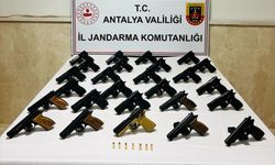 Antalya'da silah ticareti yaptıkları iddiasıyla gözaltına alınan 3 kişi tutuklandı