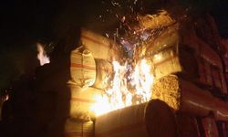 Çıkan yangında 3 bin saman balyası yandı