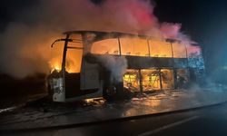 Seyir halindeki yolcu otobüsü yandı