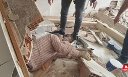 Ağır hasarlı binaya girer üzerine duvar devrilen kişi yaralandı