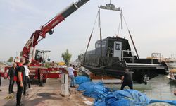 Adana'da su ürünleri kontrol teknesi denize indirildi