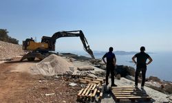 Antalya'nın Kaş ilçesinde 5 villanın kaçak havuzları yıkıldı