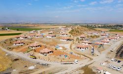 Bakan Özhaseki, Kahramanmaraş'ta 146 bin 918 bağımsız bölümün yapımının devam ettiğini bildirdi
