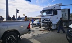 Burdur'da tırla çarpışan hafif ticari aracın sürücüsü yaralandı