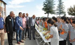 Mersin'de kırsaldaki öğrencilere 1 ton muz dağıtıldı