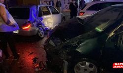 İki otomobilin çarpıştığı kazada 3 kişi yaralandı