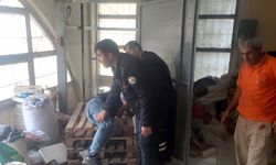 Adana'da asansör kabiniyle duvar arasında sıkışarak yaralanan kişiyi itfaiye kurtardı