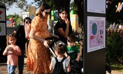 Depremzede çocukların Cumhuriyet'in 100. yılı dolayısıyla yaptığı resimler Antalya'da sergileniyor