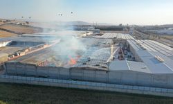 GÜNCELLEME - Kahramanmaraş'ta tekstil fabrikasının deposunda çıkan yangına müdahale ediliyor