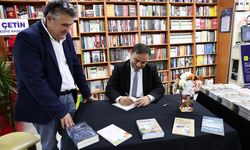İletişimci ve yazar Çetin Oranlı, yeni kitabı için imza günü düzenledi