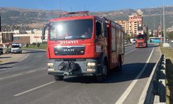 Kahramanmaraş'ta tekstil fabrikasının deposunda çıkan yangına müdahale ediliyor