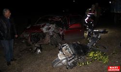 Otomobille çarpışan motosikletteki iki genç hayatını kaybetti