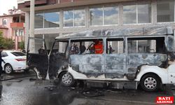 Seyir halindeyken alev alan yolcu minibüsü yandı