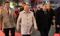 CHP'ye yeniden üye olan Tanju Özcan'ı, Bolu'da partililer karşıladı