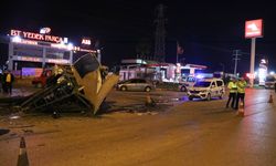 Adana'da kamyonetle otomobilin çarpışması sonucu 1 kişi öldü, 3 kişi yaralandı