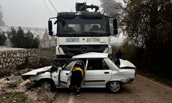 Antalya'da beton pompası aracıyla çarpışan otomobildeki anne ile oğlu öldü