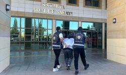 Antalya'da sosyal medyadan hakaret içerikli paylaşımlar yapan şüpheli tutuklandı