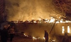 Burdur'da caminin malzeme deposunda çıkan yangın söndürüldü