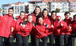 Burdur'da kurulan kadın futbol takımı 3. Lig'de mücadele edecek