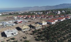 Hatay'ın 13 ilçesinde 2 bin 355 köy tipi afet konutunun inşası sürüyor
