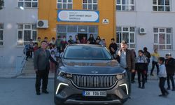 Türkiye'nin yerli otomobili Togg, Mut'ta öğrencilere tanıtıldı