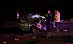 Çarpışan iki otomobilin sürücüleri öldü