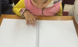 Adana'da görme engelliler okuluna Braille alfabesiyle hazırlanan kitaplar bağışlandı
