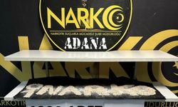 Adana'da otomobilde baklava kutusuna gizlenmiş 4 bin uyuşturucu hap bulundu
