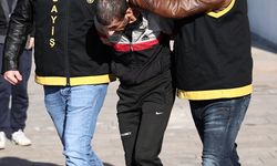 Adana'da pazarda kadının cep telefonunu çalan zanlı tutuklandı