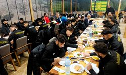 Vali Erdinç Yılmaz, Osmaniyespor FK'nin futbolcularıyla buluştu
