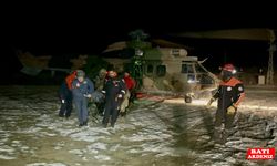 Tırmandıkları Hasan Dağı'ndan inişte düşüp yaralanan dağcı helikopterle kurtarıldı