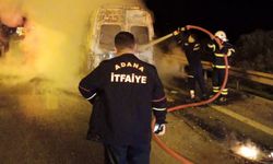 Adana'da minibüste çıkan yangın söndürüldü