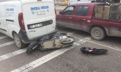Hatay'da otomobile çarpan motosiklet sürücüsü yaralandı