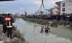 Mersin'de sulama kanalına devrilen hafif ticari aracın sürücüsü öldü