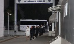 Mersin'de tehdit ve şantaj iddiasıyla yakalanan 10 şüpheliden 4'ü tutuklandı