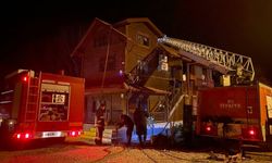 Serik'te ahşap evin bacasında çıkan yangın hasara neden oldu