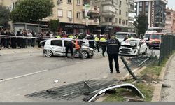Antalya'da 3 aracın karıştığı kazada 2 kişi öldü, 3 kişi yaralandı