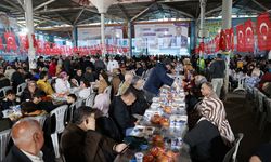 Bakan Yerlikaya ve AK Parti Sözcüsü Çelik, Adana'da iftara katıldı