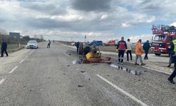 Otomobil ve traktörün çarpıştığı kazada 4 kişi yaralandı