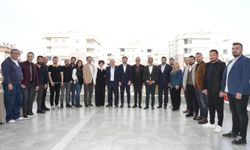 Muratpaşa Belediye Başkan adayı Manavoğlu, ANTİAD'ı ziyaret etti
