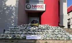 Adana'da tırda samanların arasına gizlenmiş 305 kilogram uyuşturucu ele geçirildi