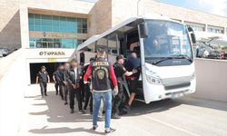Antalya'da çeşitli suçlardan aranan 135 kişi yakalandı