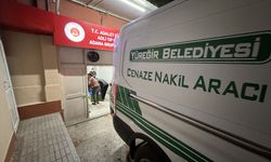 Adana'da elektrikli bisikletten düşen hamile kadın otobüsün altında kalarak öldü