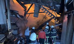 Kahramanmaraş'ta ahşap fabrikasında çıkan yangına müdahale sürüyor