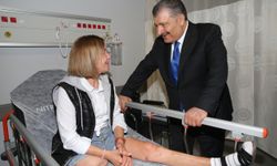 Sağlık Bakanı Koca Hatay'daki hastanelerde tedavi görenleri ziyaret etti